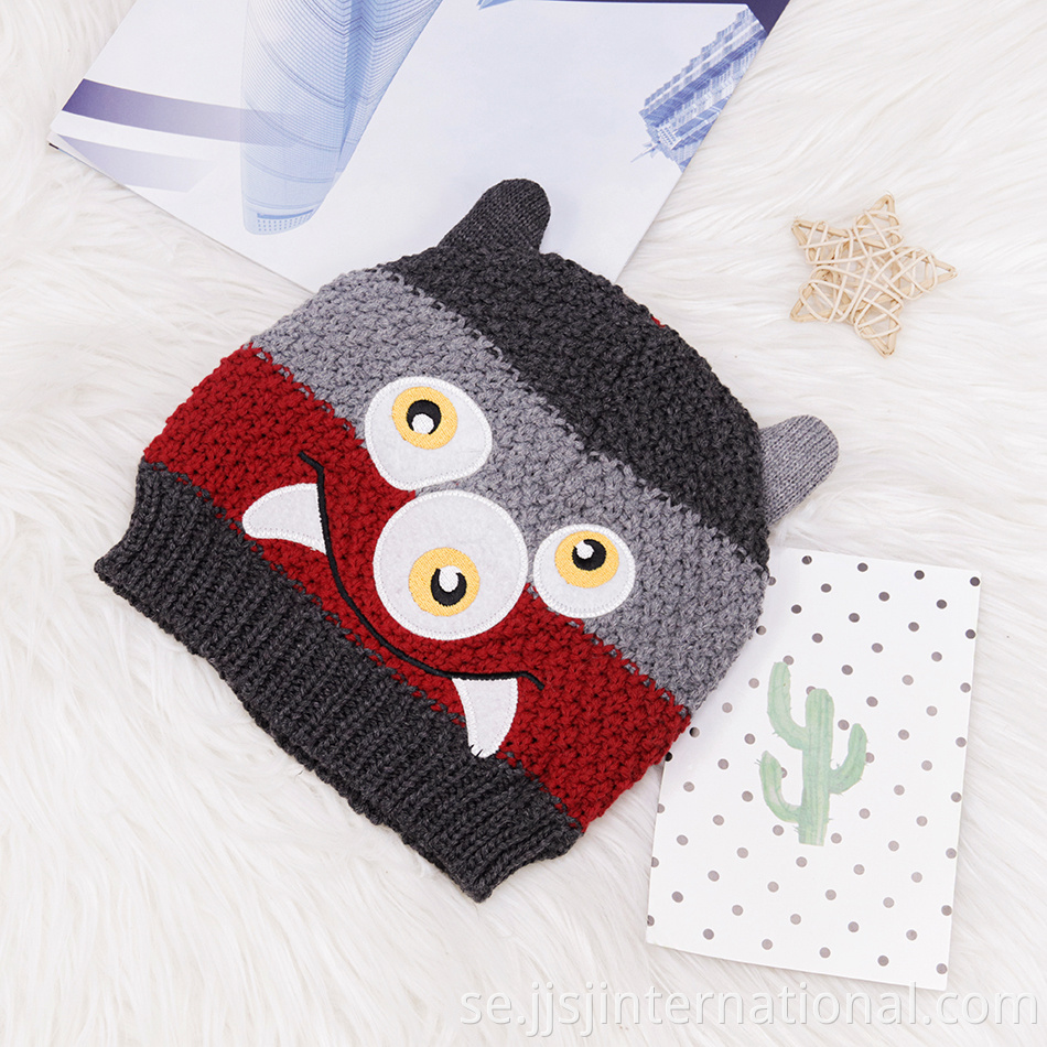 Cartoon pattern baby knitted hat